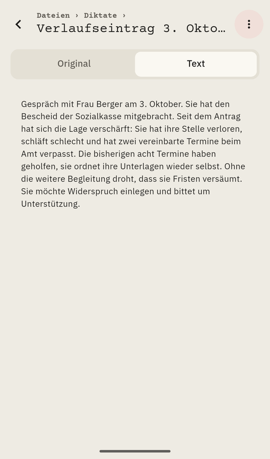 Die Abschrift eines eingesprochenen Verlaufseintrags zum Gespräch mit Frau Berger. Erfundene Daten.